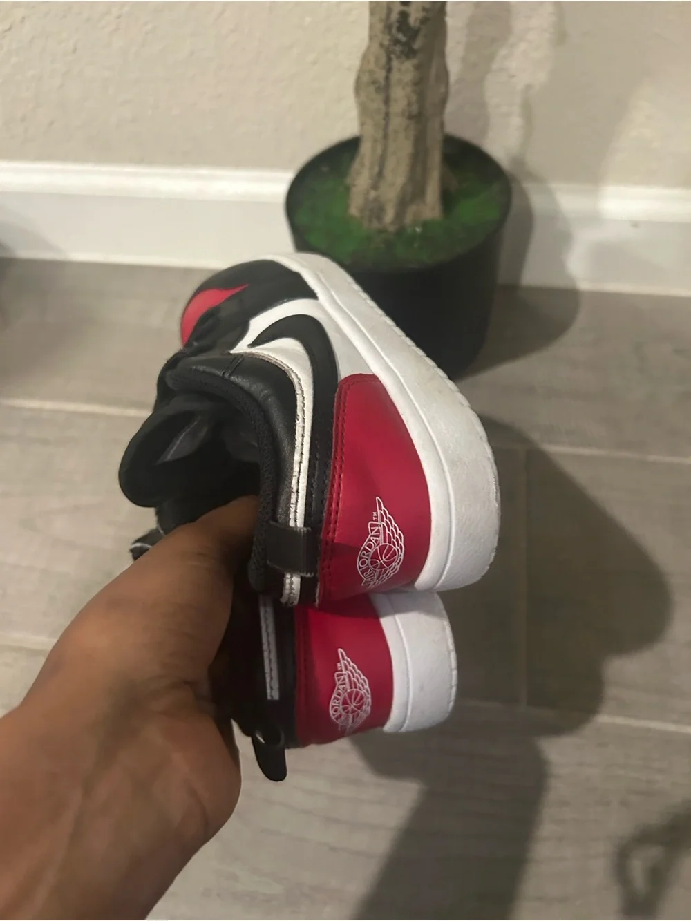 Nike Kids' Low-Top Sneakers in Black and Red
